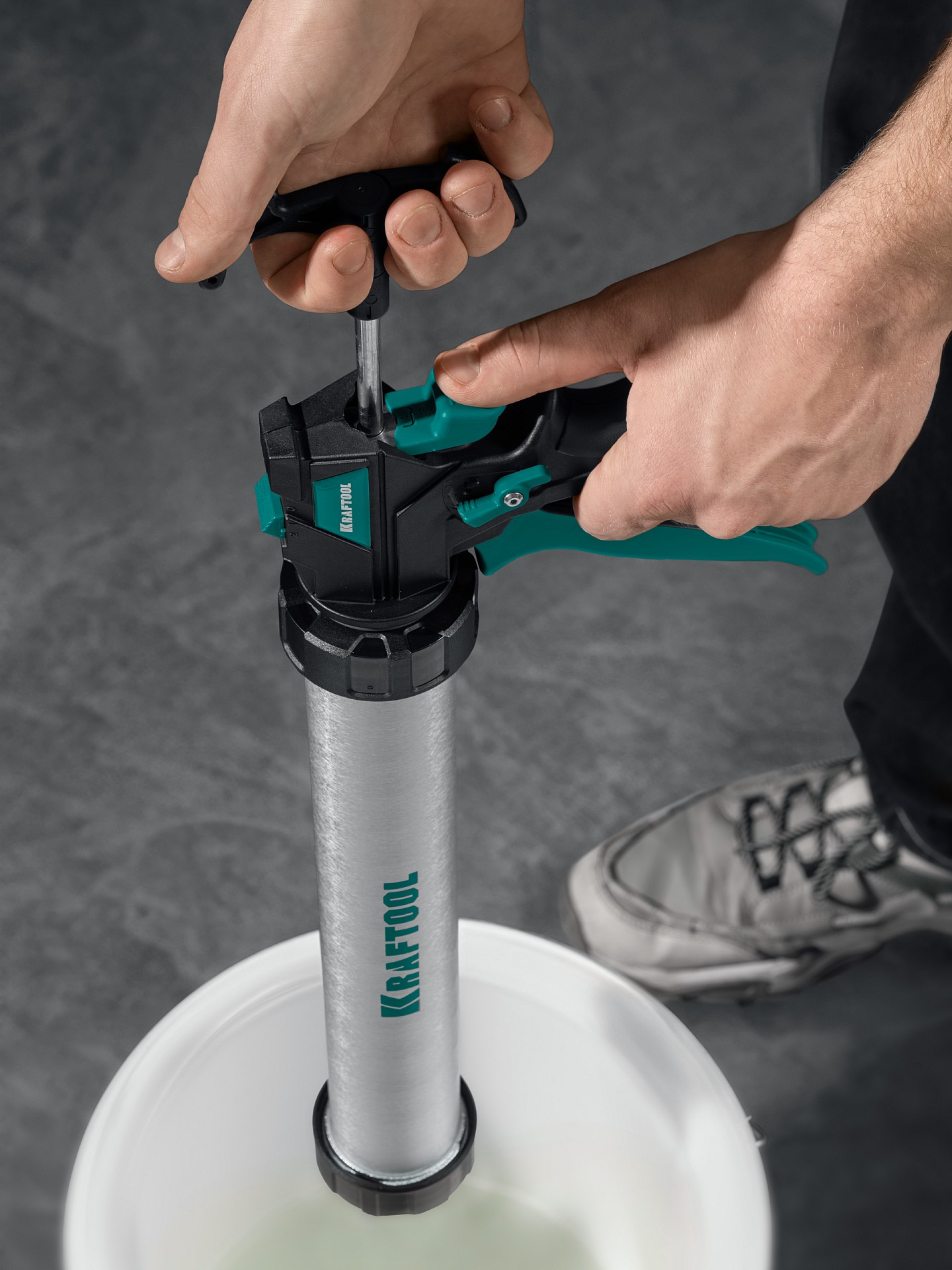 KRAFTOOL ULTRA 310 мл, прямой забор, регулировка силы давления, вариативная антикапельная система, закрытый пистолет для герметика (06677-31) — фото 10